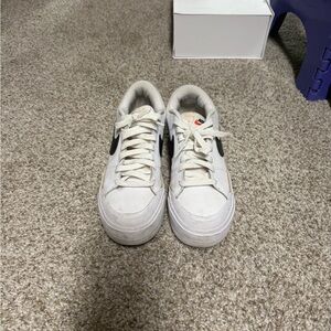 Nike Court Legacy White and Black Casual Sneakers size 8